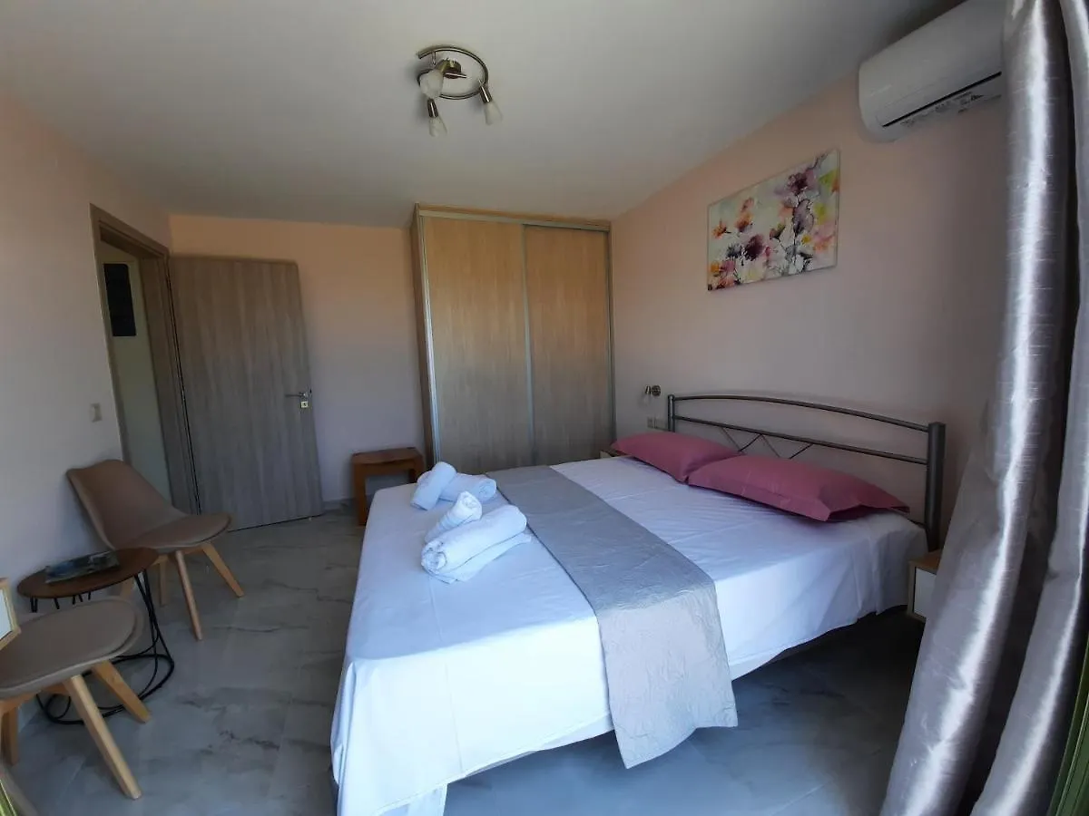Freesia Grand Sea View Residence Svoronata